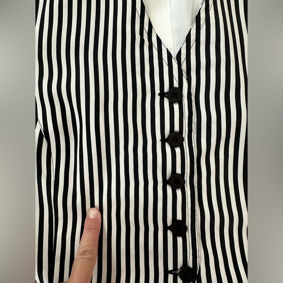 VINTAGE 90s vest and high waisted shorts set w vertical white and black stripes - Picture 12 of 15
